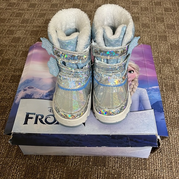 Disney’s frozen winter snow boots - Picture 2 of 6